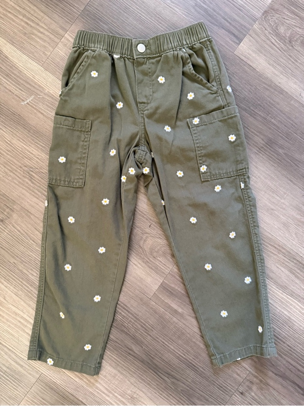 3 Pairs of Girl’s Pants - Picture 6 of 7
